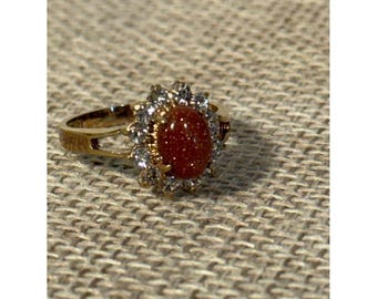 Vintage 18kt HGE Oval Cluster Ring Size 7 Cocktail Bohemian Retro Glitter
