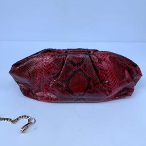 Cloudbag aus glänzend rotem exotischem Pythonleder