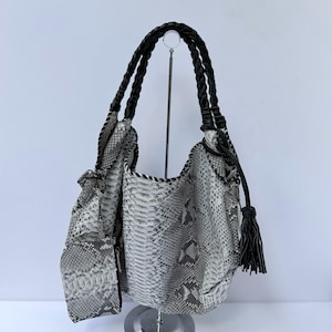Borsa a tracolla esotica in colore naturale in combinazione con pelle di agnello