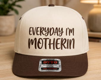 Design de bordado "Todo dia eu sou mãe", Vida de mãe divertida, Design de chapéu para maternidade, Download do arquivo PES DST para bordado à máquina