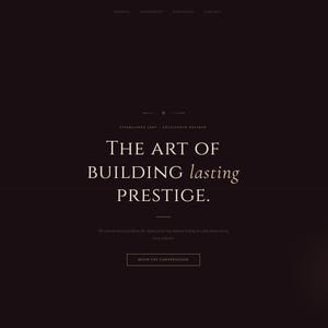Könnte beinhalten: Eine Website-Landingpage mit dunkelbraunem Hintergrund und dem Text "THE ART OF BUILDING lasting PRESTIGE." in Weiß und Gold. Der Website-Name "AURELIAN" steht oben links. Ein Button lautet "VIEW OUR PORTFOLIO".