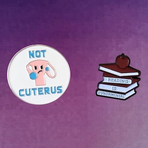 Set di due pin: Not Cuterus e Reading is Fundamental