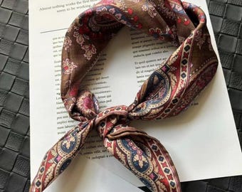Bufanda vintage de seda con estampado paisley de 53 cm / Cuadrado de sarga de seda morera con estampado floral marrón / Bordes acabados a mano