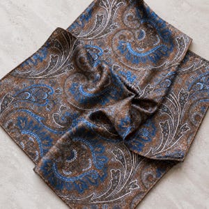 Bufanda de seda con estampado paisley vintage, pañuelo de seda marrón y azul, bufanda de sarga de seda morera enrollada a mano, bufanda de cuello estilo western, bufanda para el cabello estilo vaquera.