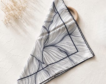 Minimalistyczny szal z jedwabiu w kolorze kości słoniowej, ręcznie zwijana bandana z jedwabiu morwowego, nowoczesna chusta francuska z grafiką liniową, monochromatyczna chusta na włosy
