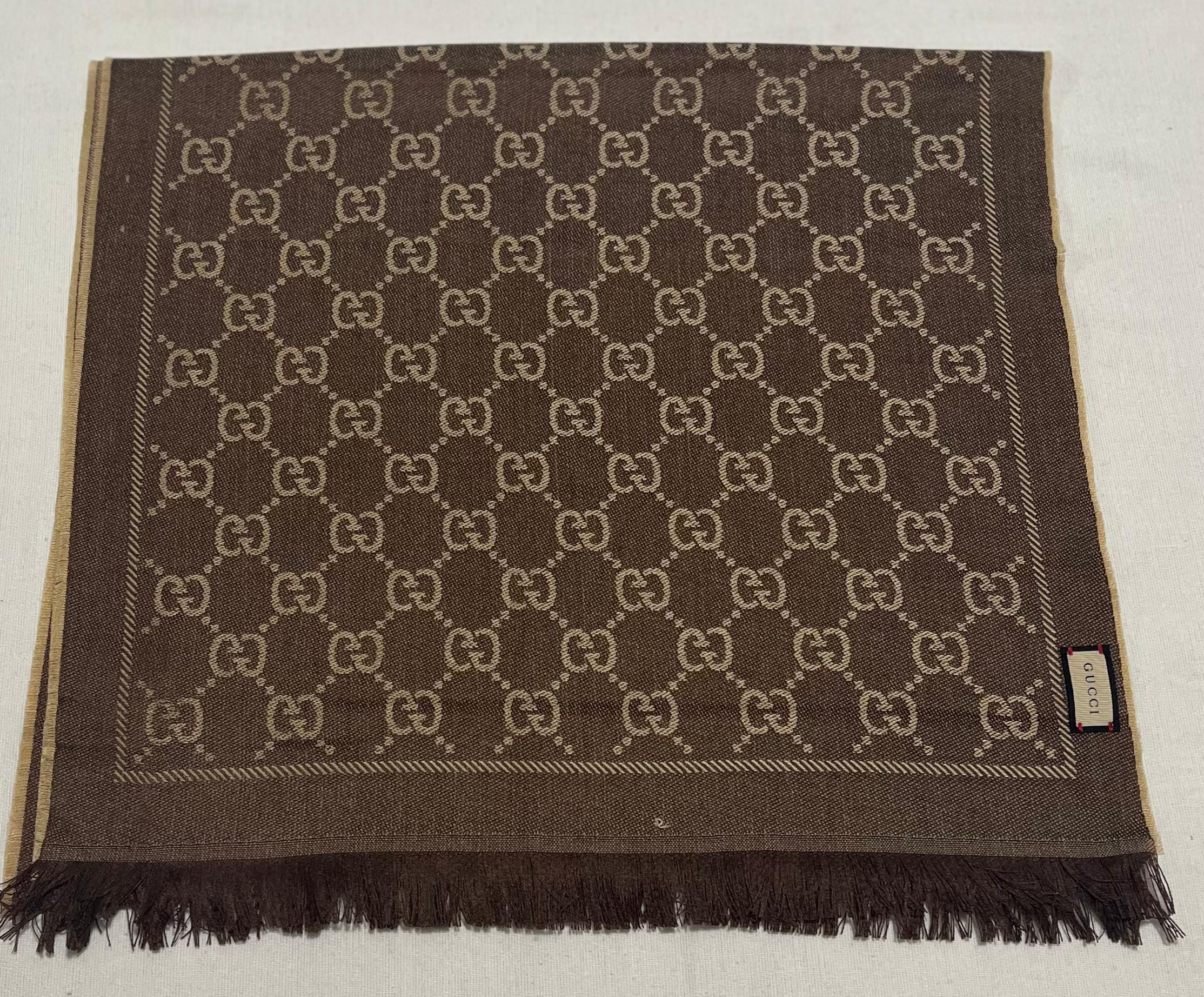 GUCCIグッチ ヴィンテージ Gロゴ シルクスカーフ 大判 ブラウン Vintage Gucci Monogram Wool Silk Scarf Brown Beige GG Pattern