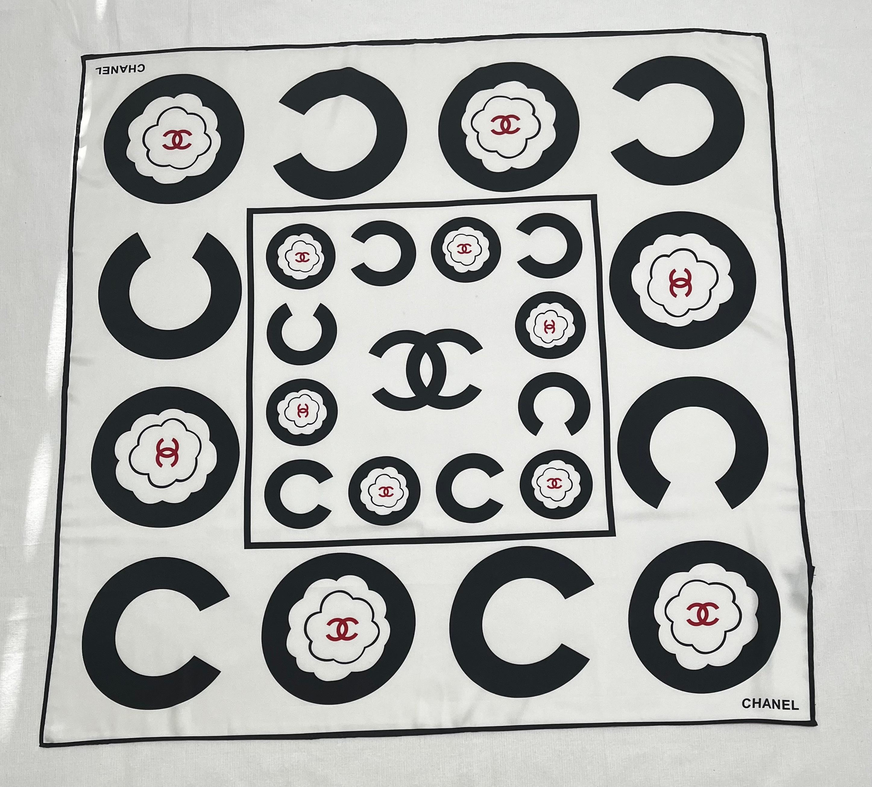 シャネル　スカーフ Vintage Pre-loved Chanel Silk Scarf 90x90 Black White Logo Print