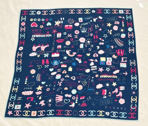 CHANEL スカーフ　ヴィンテージ　プリント Vintage Pre-loved Chanel Silk Scarf 90x90 – Navy Multicolor Icons