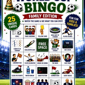 Puede incluir: Una tarjeta de juego Bingo Copa del Mundo 2026 Edición Familiar con un trofeo dorado, balones de fútbol y 25 casillas ilustradas con iconos de fútbol como una tarjeta amarilla, estadio, mascota y revisión VAR sobre un fondo de estadio.