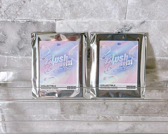 Willekeurige verzamelkaart: GMMTV Blush Blossom Fan Fest (ongeopend)