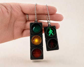 Mini LED Traffic Light Keychain Novelty Plastic Light-Up Keyring