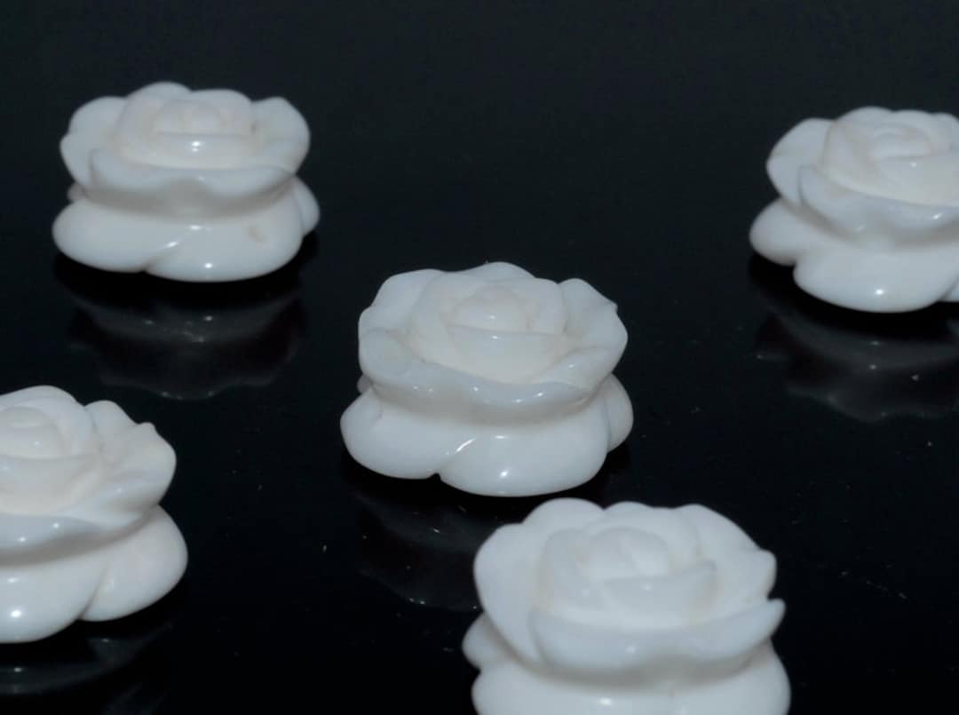 20 MM ホワイトストーン 宝石彫刻 ローズフラワー 2 ビーズ (90187220