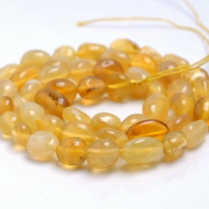 Peut inclure: Un brin de perles de pierre précieuse d'opale jaune. Les perles sont lisses et de forme ovale.