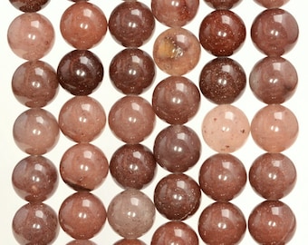 Puede incluir: Una hebra de cuentas redondas de piedra preciosa translúcidas de color marrón y rosa. Las cuentas tienen un aspecto moteado y brillante.