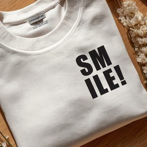 SMILE Bügelbild | Iron On | Bügelmotiv | Trendiges Smiley Design zum Aufbügeln | Rückenprint Shirt DIY | Plotterbild für Kinder & Erwachsene