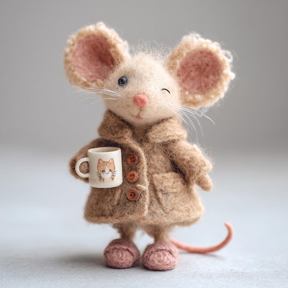 Needle Felt Mouse Doll Wool Animal Figurine Cozy Coat Miniature Home Decor