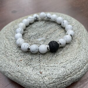 Bracciale diffusore olio essenziale //Bracciale olio essenziale//Bracciale pietra lavica//Bracciale diffusore Howlite bianco