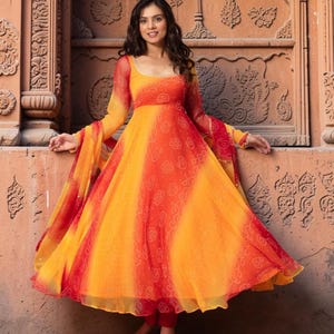 orange haldi dress for bride Orange coordinated outfits for Haldi ceremony