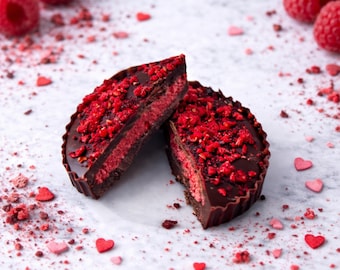 Handgemachte Himbeer-Pralinen mit Dattelschokolade zuckerfrei BIO (rund) - Ideal für Muttertag als Geschenk, vegan