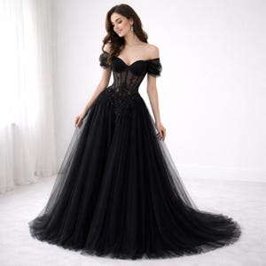 Vestido de novia gótico negro, corsé con hombros descubiertos y vestido de baile de tul.