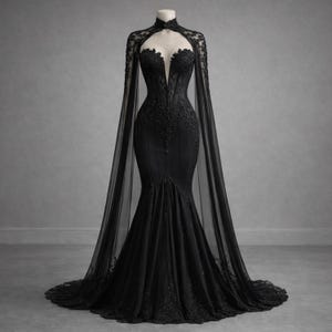 Vestido de novia gótico de tul negro oscuro, vestido de novia de encaje con corsé de sirena, vestido de novia de cuello alto con mangas tipo capa.