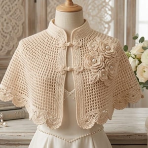 Patrón elegante de capa de crochet / Chal de encaje con cuello mandarín y cierres de rana (Descargar PDF)