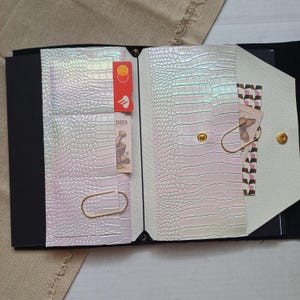 Inserto para cuaderno de viaje con textura de cocodrilo iridiscente – Funda para agenda de piel vegana (A5, A6, Personal, Estándar)