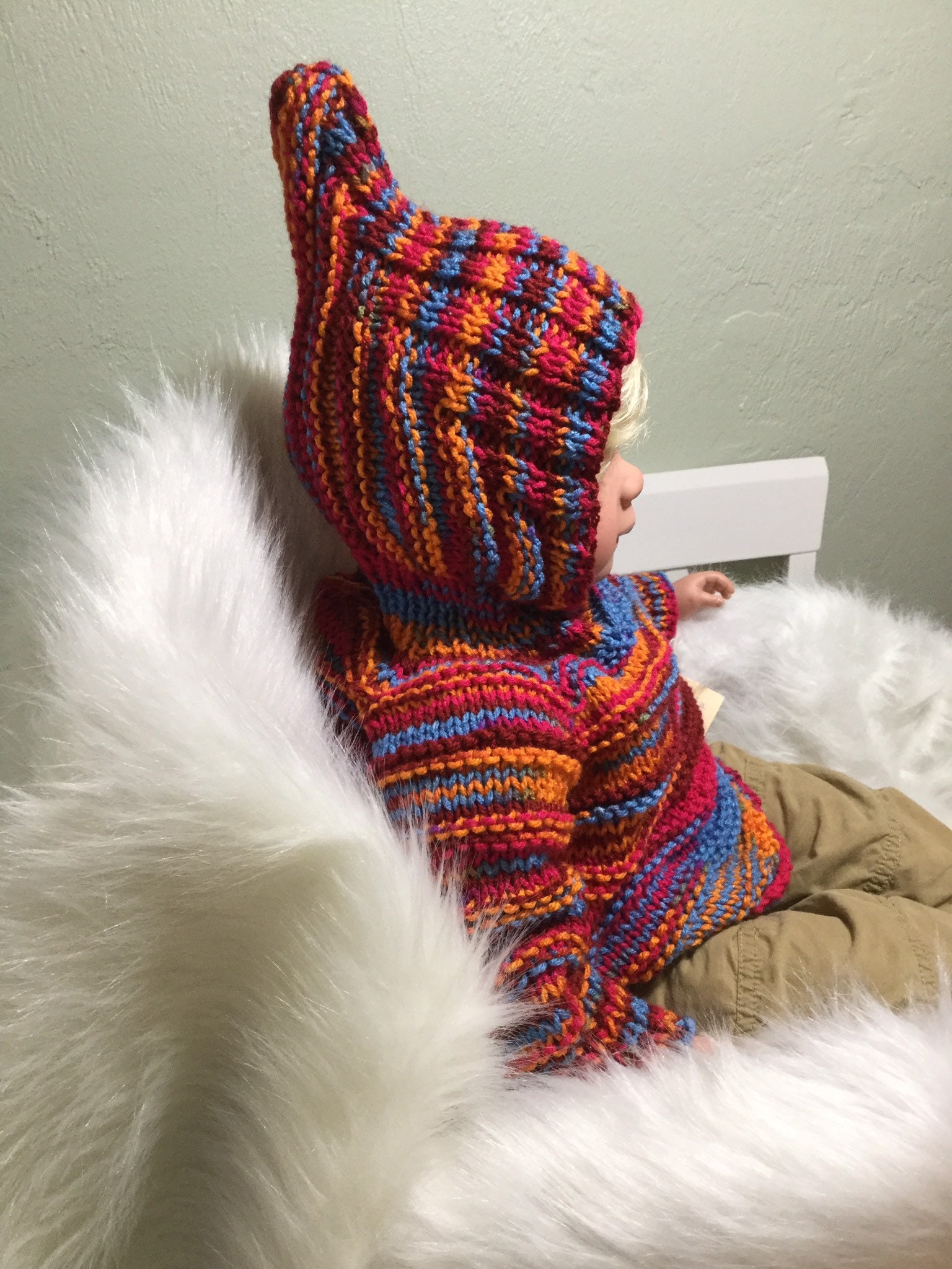 Hand knit hooded baby sweater zips up the backso cute & Etsy España