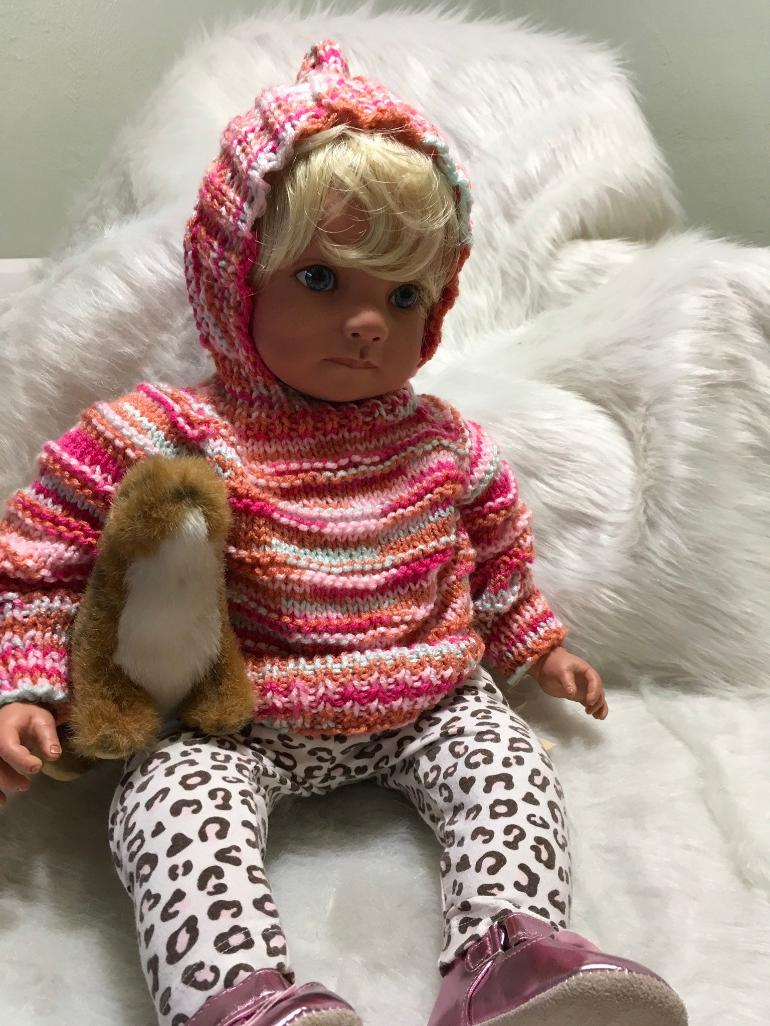 Hand knit hooded baby sweater zips up the backso cute & Etsy España