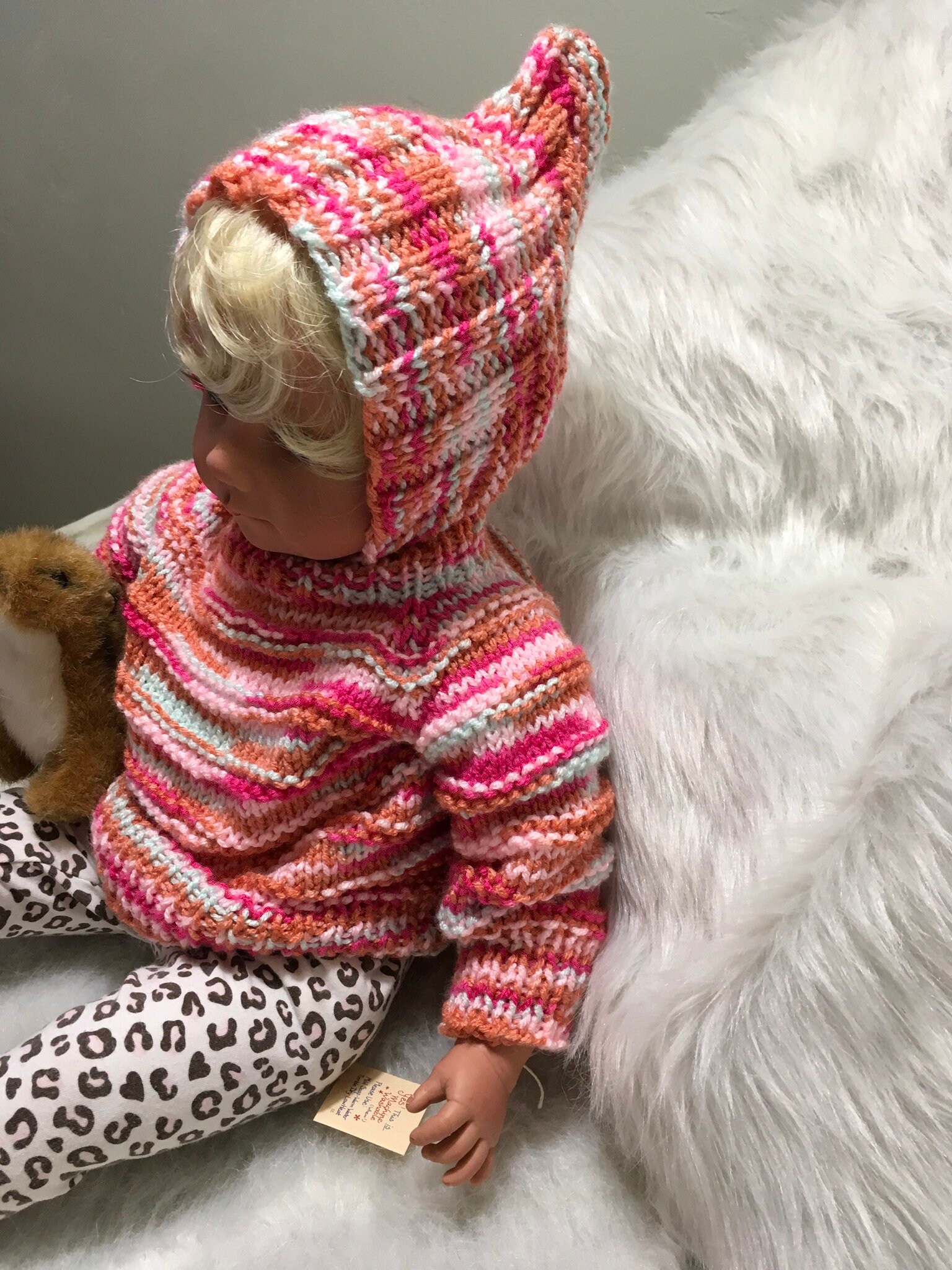 Hand knit hooded baby sweater zips up the backso cute & Etsy España