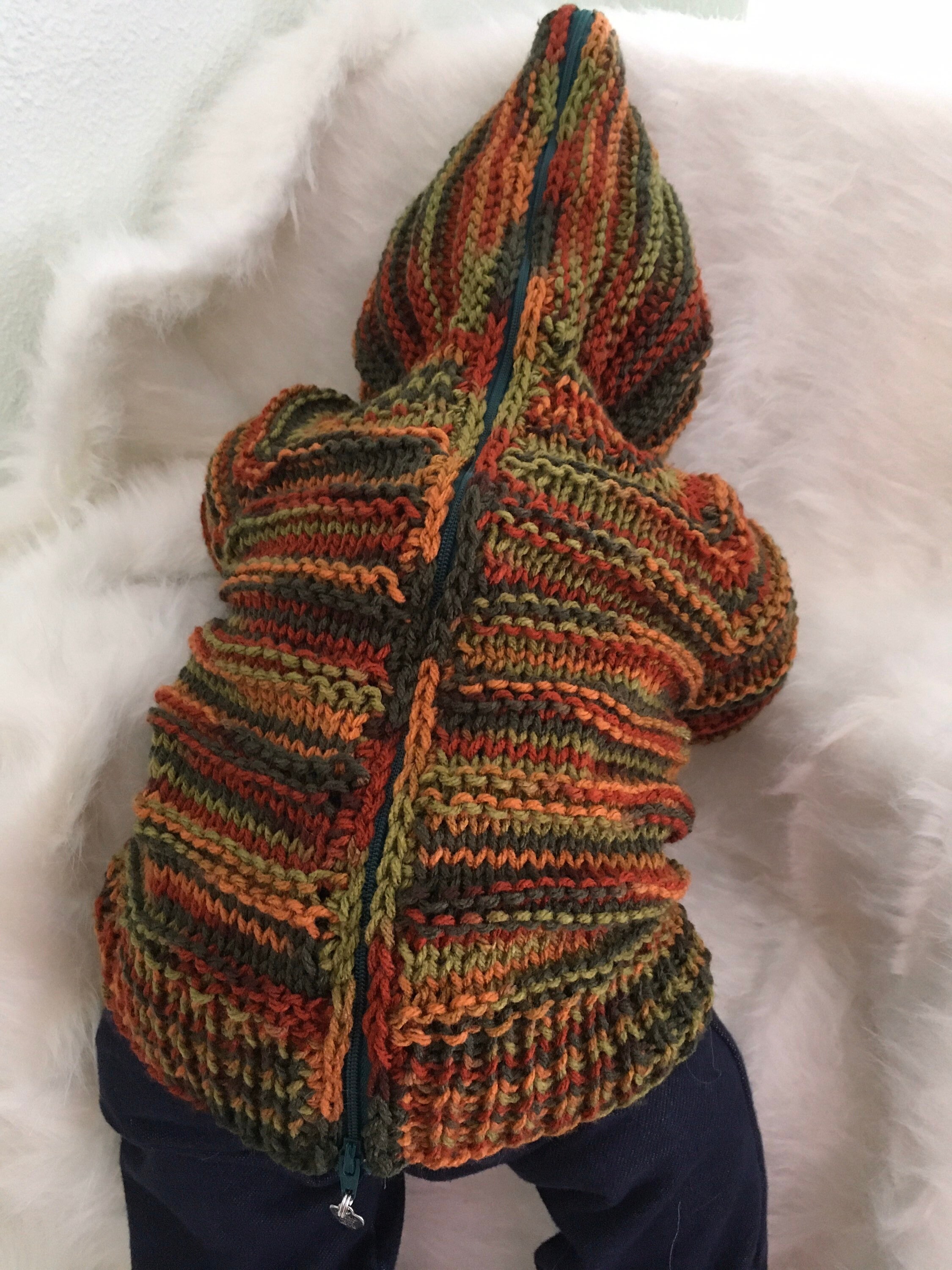 Hand knit hooded baby sweater zips up the backso cute & Etsy.de