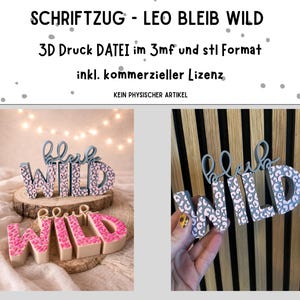 May include: The image showcases a 3D-printed sign that reads "LEO BLEIB WILD". The letters are gray with a leopard print pattern in pink and white. The sign is displayed on a wooden surface. The text "3D Druck DATEI im 3mf und stl Format" is also visible.