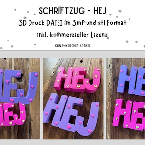 Könnte beinhalten: Drei hölzerne HEJ-Schilder in Rosa und Lila, verziert mit kleinen Herzformen. Die Schilder werden auf einer Holzoberfläche präsentiert. Das Bild enthält auch den Text "SCHRIFTZUG - HEJ" und "3D Druck DATEI im 3mf und stl Format".