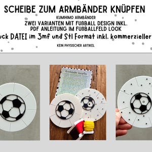 Puede incluir: Discos circulares blancos para trenzado Kumihimo con diseño de balón de fútbol. Los discos tienen un balón de fútbol en blanco y negro en el centro y están rodeados de pequeños puntos negros. El texto en la parte superior dice "SCHEIBE ZUM ARMBÄNDER KNÜPFEN".
