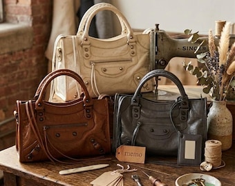 Disponibile Borsa a tracolla in pelle di vacchetta oliata e cerata
