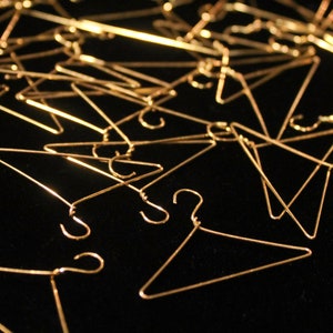 Cabides de arame em miniatura - conjunto de 20, ouro. 1,5" ou 2"
