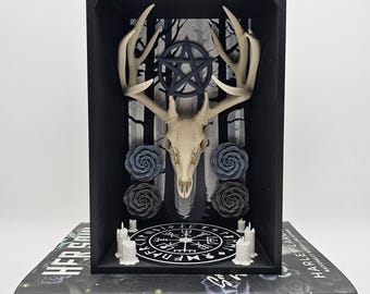 Donkerromantische boekenhoek, gotisch boekenplankdecor, occult heiligdom, pittig boekdecor, led-optie