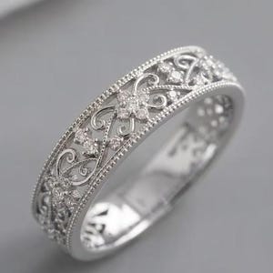 Vintage Floral Filigree Moissanite Wedding Band for Women, [Insert Metal Type e.g., 925 Sterling Silver] Milgrain Diamond Art Deco Bridal
