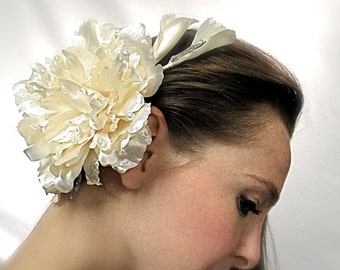 Cremoso marfil novia tocado satinado floral peluquería accesorios de boda B-127