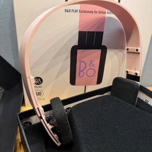Bang & Olufsen Form 2i Play Exclusively For Urban Outfitters Pink Headphones Brand New image 5