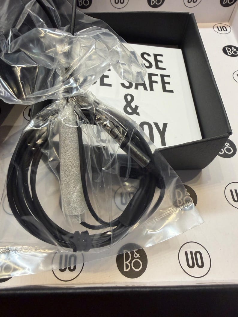Bang & Olufsen Form 2i Play Exclusively For Urban Outfitters Pink Headphones Brand New image 9