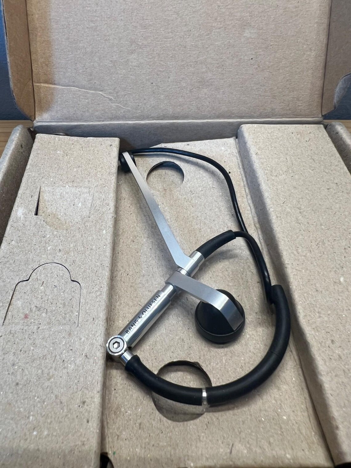 Bang & Olufsen 1114895 EarSet 1 Mobile Right Wired For Serene Mobile Phone BOXED USED, foto 4 di 5
