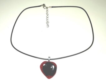 Collier pendentif coeur en verre fusionné rouge noir fait main, cordon en cuir