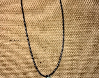 Collier pendentif en verre roulé vert menthe, cordon en cuir, bijoux artisanaux