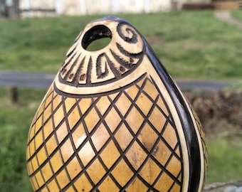 Natural Gourd Mate Cup – Hand-Engraved and Carved Mate Cup – Traditional Argentinian Yerba Mate Gourd – Unique Handmade Gift