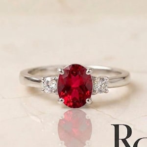 Vintage Oval Ruby Ring Solid Gold Trio Stone Ring Classic Bridal Jewelry Ruby Ring Elegant Red Gemstone Engagement Ring Gift For Her Mom