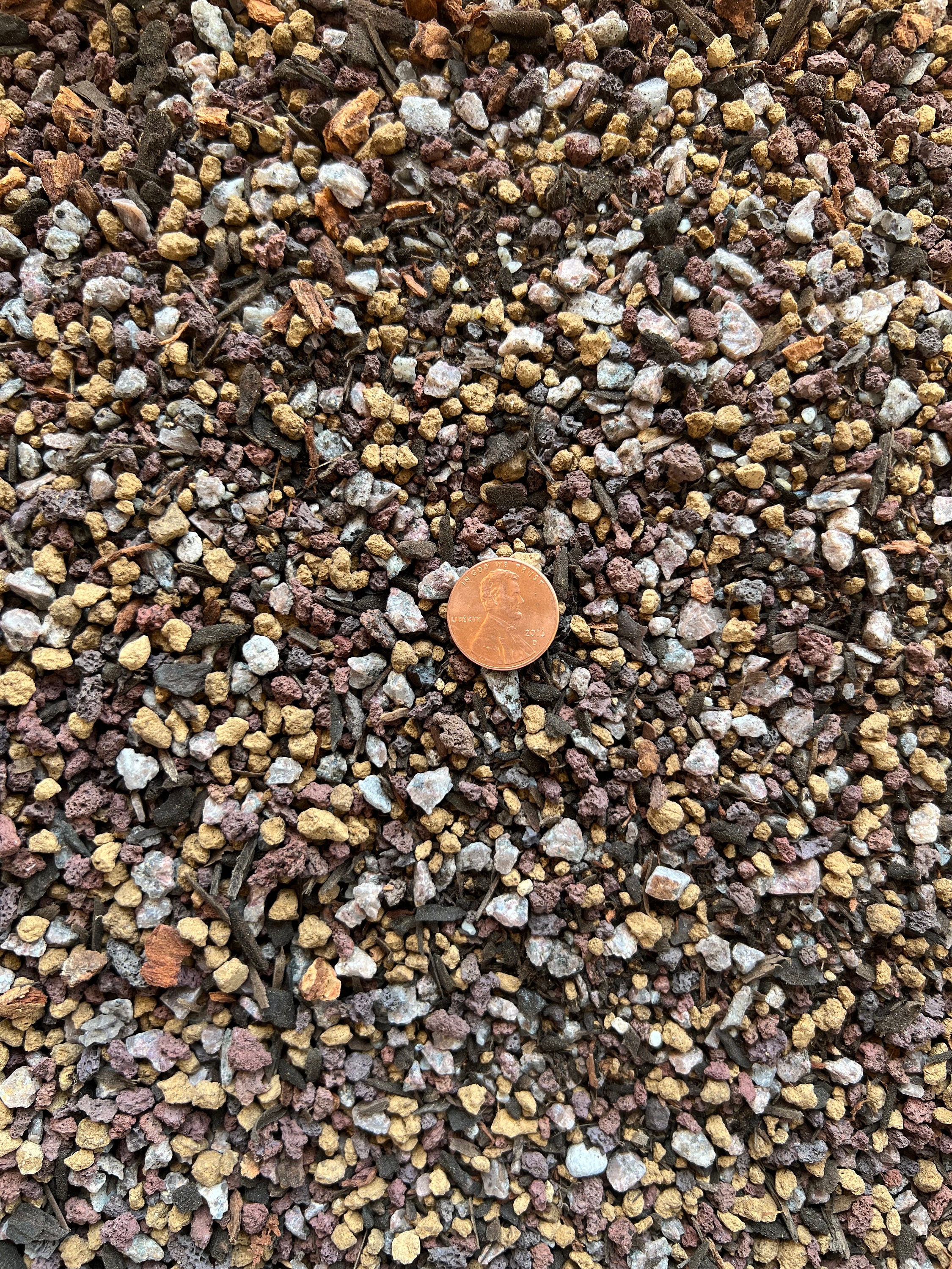 Akadama Bonsai Soil - Hard, Small to Medium Grain (3-6mm) - 1 Quart