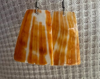 Spiny Oyster Shell Earrings Hut Shape