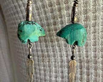 Turquoise Zuni Bear-oorbellen sterlingzilver met veer