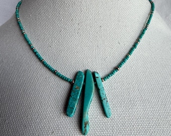 Naszyjnik z turkusem w stylu vintage o dowolnym kształcie